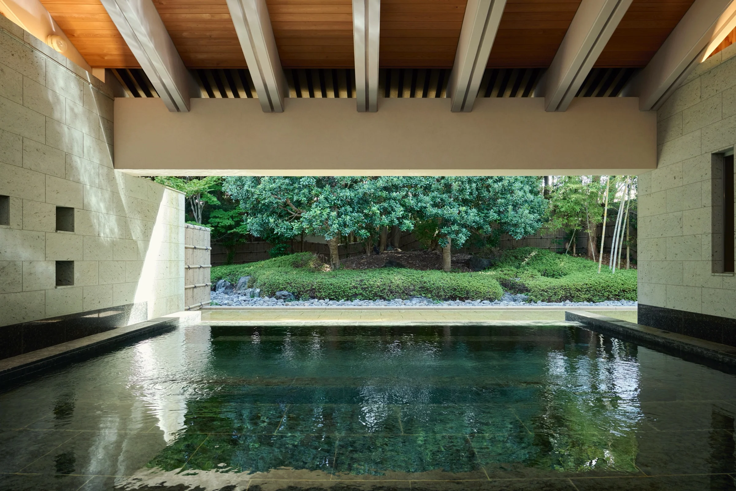 海洋深層水の露天風呂